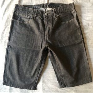 🚨FLASH SALE• Levi’s Raw Denim Shorts
